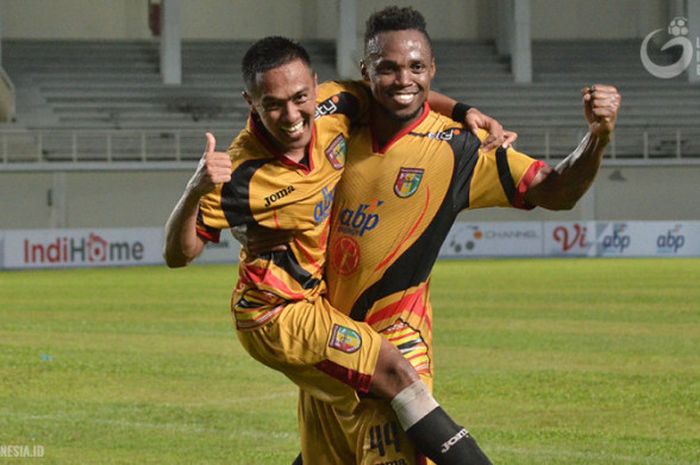 Pemain Mitra Kukar, Mauricio Leal (kanan)