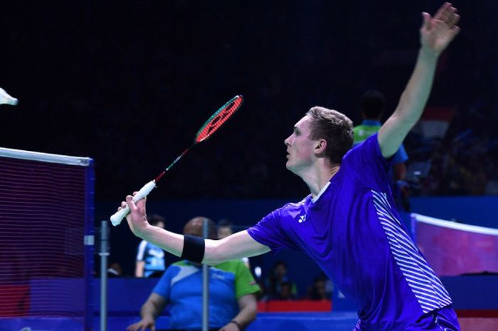 Pebulu tangkis tunggal putra Denmark, Viktor Axelsen, saat menjalani laga melawan Sameer Verma (India) pada babak kedua turnamen Blibli Indonesia Open 2018 di Istora Senayan, Jakarta, Kamis (5/7/2018).