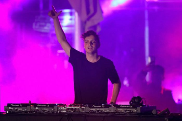 DJ Martin Garrix saat tampil pada konser musik CBS RADIO's 'SPF' di The Boulevard Pool, The Cosmopolitan of Las Vegas, Las Vegas, Nevada, Amerika Serikat, 20 Mei 2017.