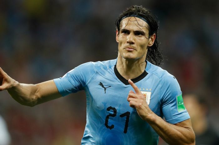 Striker Uruguay, Edinson Cavani, merayakan gol keduanya ke gawang Portugal dalam laga babak 16 besar Piala Dunia 2018, 30 Juni 2018 di Fisht Stadium, Sochi.