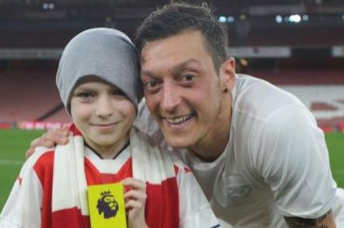 Mesut Ozil dan Charlie