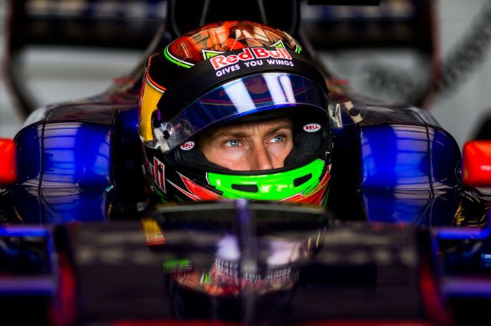 Pebalap Scuderia Toro Rosso, Brendon Hartley, berada di area pit Circuit of the Americas, Austin, Texas, Kamis (19/10/2017).