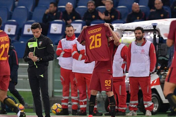 Penyerang AS Roma,, Stephan El Shaarawy dedikasikan golnya ke gawang Bologna untuk Rick Karsdorp, Sabtu (28/10/2017). 