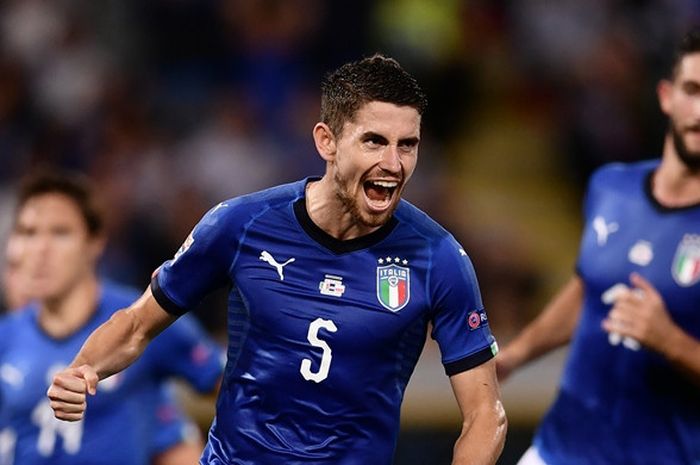 Gelandang Italia, Jorginho, merayakan gol yang dicetak ke gawang Polandia dalam laga UEFA Nations League di Stadion Renato Dall'Ara, Bologna, Italia pada 7 September 2018.