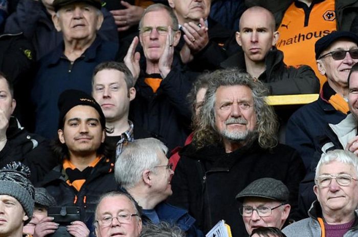 Robert Plant, pentolan Led Zeppelin yang menjadi fan Wolves hingga mati. 