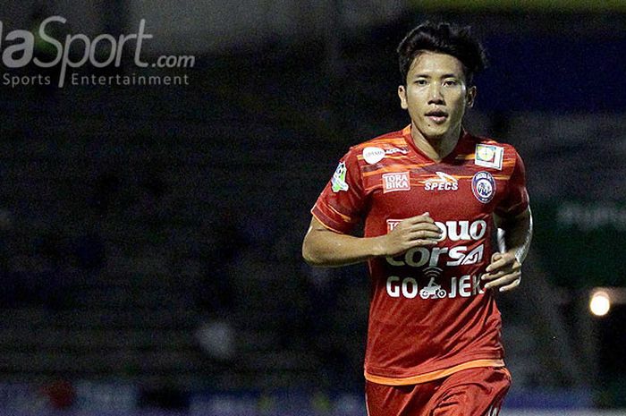 Gelandang Arema FC, Ahmad Bustomi, saat tampil melawan Persegres Gresik United dalam laga pekan ke-14 Liga 1 di Stadion Tri Dharma Petrokimia Gresik, Jawa Timur, Rabu (12/07/2017) malam.