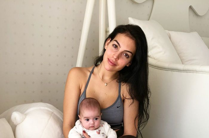   Georgina Rodriguez bersama Alana Martina  