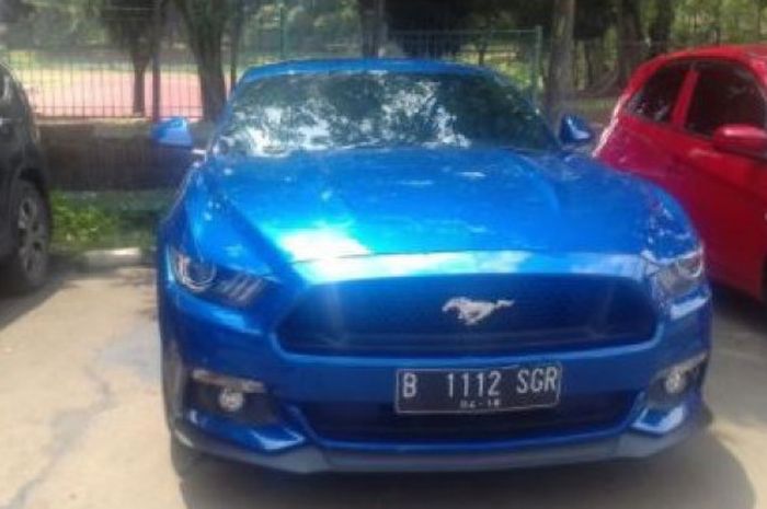 Penampakan mobil Kevin Sanjaya jika dilihat dari depan.