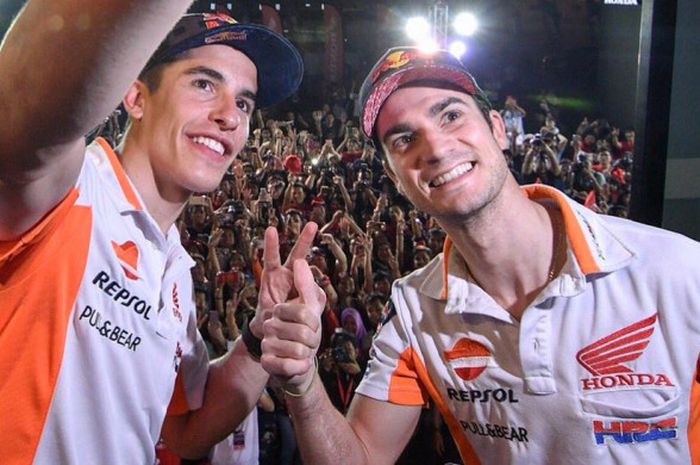 Marc Marquez dan Dani Pedrosa menyapa para fan di Sirkuit Buriram.