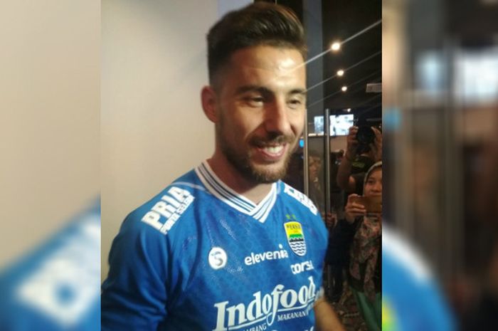 Pemain asing baru Persib di Liga 1 2018, Jonathan Bauman (Argentina) saat diperkenalkan di Grha Persib (17/3/2018).