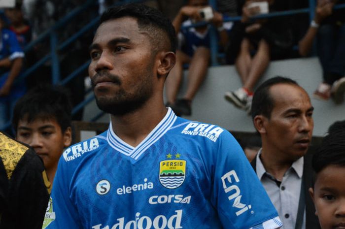 Bek Kiri Persib Bandung, Ardi Idrus saat menghadapi Sriwijaya FC di Stadion Gelora Bandung Lautan Api, Sabtu (4/8/2018).