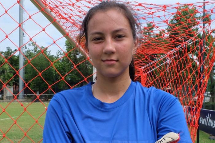 Kiper perempuan asal Filipina, Catherine Angelica Bradborn, yang berpartisipasi dalam Allianz Junior Football Camp 2018 di Bangkok, 16-19 Juli 2018.