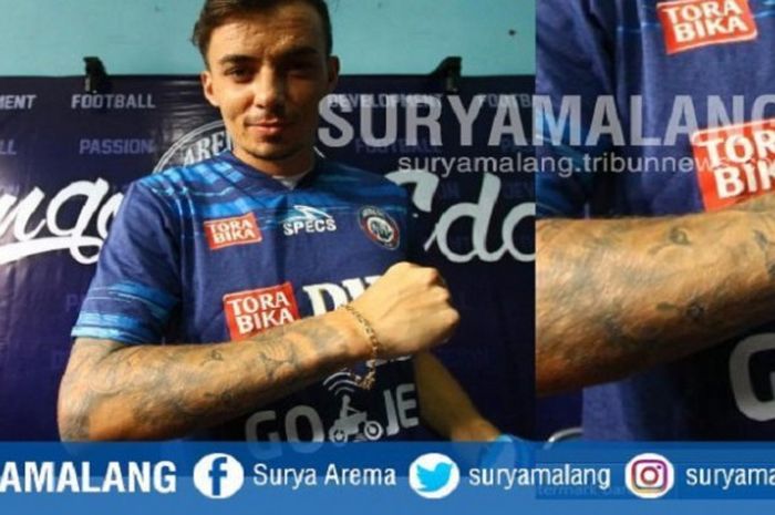 Rodrigo Ost dos Santos dan tato di lengan kanannya