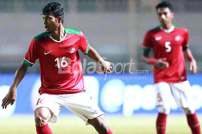 Aksi gelandang timnas Indonesia, Zulfiandi, saat tampil melawan timnas Uzbekistan dalam laga PSSI Anniversary Cup 2018 di Stadion Pakansari, Kabupaten Bogor, Kamis (3/5/2018).