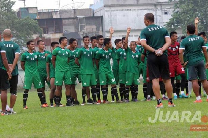 Skuat PSMS Medan yang mendapat disiplin tinggi namun tidak total ala militer dari pelatih Mahruzar Nasution