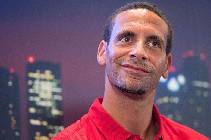 Pemain Manchester United, Rio Ferdinand, menghadiri sesi jumpa pers di Singapur pada 15 Mei 2014.