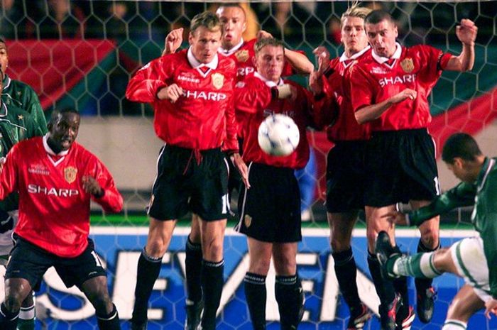 Pagar betis Manchester United dalam pertandingan Piala Interkontinental versus Palmeiras, 30 November 1999.