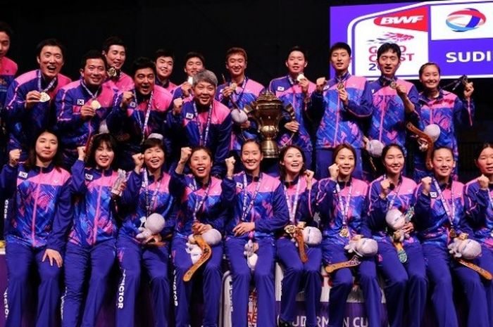 Timnas Bulu Tangkis Korea Selatan berpose setelah menjuarai Piala Sudirman 2017. Korea mengalahkan China 3-2 pada babak final di Carrara Sports Indoor Stadium, Minggu (28/5/2017).