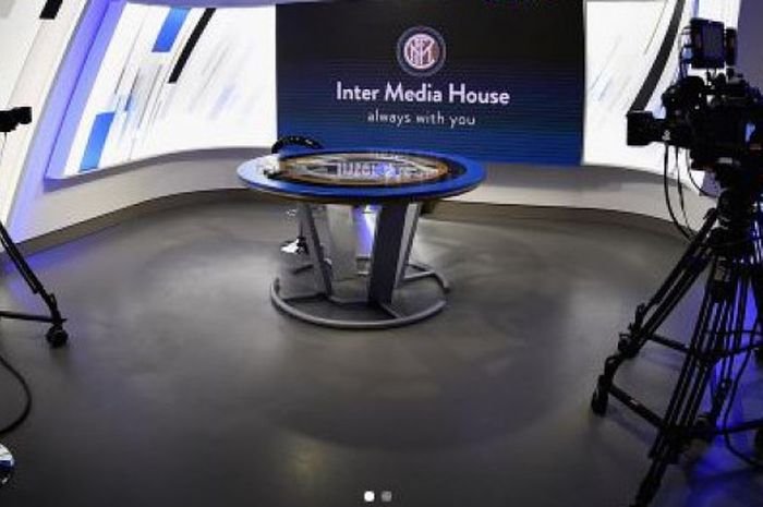 Studio TV Inter Milan yang sudah direnovasi.