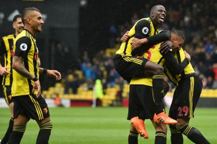 Para pemain Watford merayakan gol Jose Holebas (dua dari kanan) ke gawang Crystal Palace dalam partai Liga Inggris di Vicarage Road, Watford, 26 Agustus 2018.