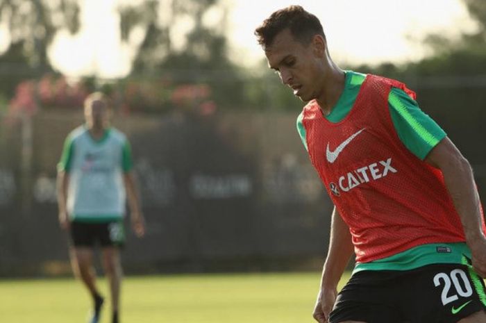 Bek tengah Trent Sainsbury dalam pemusatan latihan timnas Australia sebelum ke Piala Dunia 2018 pada Mei 2018.