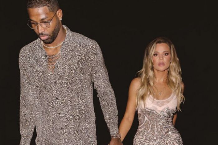 Tristan Thompson (kiri) bersama dengan Khloe Kardashian