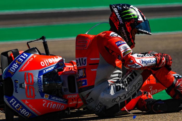 Marc Marquez mengomentari kondisi Jorge Lorenzo yang absen dalam beberapa seri terakhir.