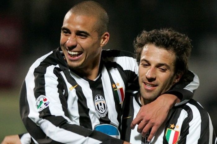  Alessandro Del Piero melakukan selebrasi gol bersama David Trezeguet dalam pertandingan kontra Reggina, 15 Januari 2006. 