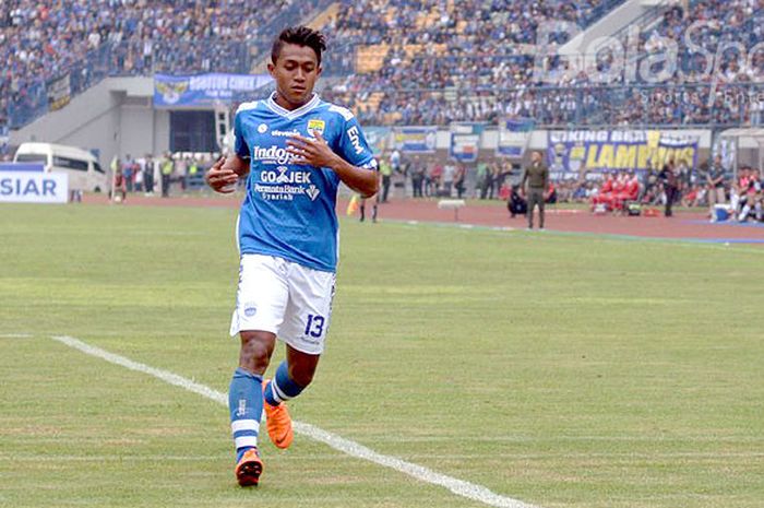 Gelandang Persib Bandung, Febri Haryadi, saat tampil melawan PS Tira dalam laga perdana Liga 1 2018 di di Stadion Gelora Bandung Lautan Api, Senin (26/3/2018)