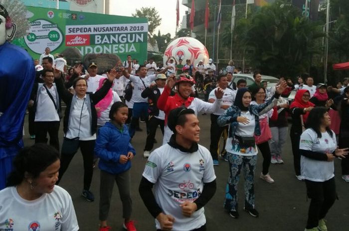 Menteri Pemuda dan Olahraga Imam Nahrawi menghadiri pembukaan Sepeda Nusantara 2018 di Kantor Kementerian Pemuda dan Olahraga, Senayan, Jakarta, Minggu (13/5/2018).