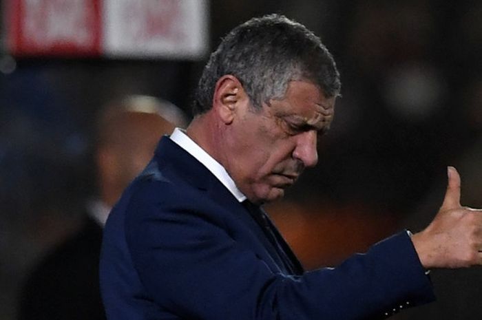 Reaksi pelatih Portugal, Fernando Santos, dalam laga persahabatan kontra Arab Saudi di Stadion Fontelo, Viseu, Portugal, pada 10 November 2017.