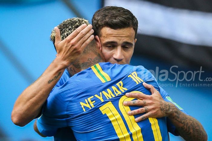 Neymar merayakan gol Philippe Coutinho ke gawang Kosta Rika pada pertandingan penyisihan Grup E Piala Dunia 2018 di Stadion Petersburg, St. Petersburg, Jumat (22/06/2018)