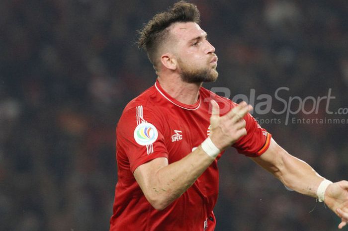 Aksi Marko Simic pada pertandingan penyishan Grup H Piala AFC 2018 melawan Tampines Rovers di Stadion Utama Gelora Bung Karno, Rabu (28/2/2018). 