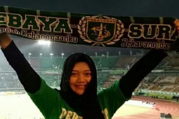 Rizki Yuni Zara, wanita cantik pendukung Persebaya Surabaya yang tinggal di Malang.