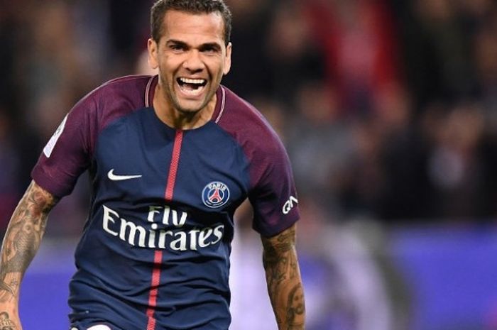     Bek Paris Saint-Germain, Dani Alves.    