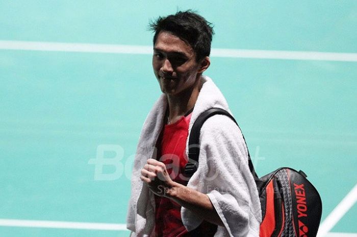 Pebulu tangkis tunggal putra Indonesia, Jonatan Christie, melakukan selebrasi setelah memenangi laga final SEA Games 2017 atas Khosit Phetradab (Thailand), 21-19, 21-10 pada partai final yang berlangsung di Axiata Arena, Bukit Jalil, Selasa (29/8/2017).