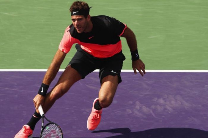 Aksi Juan Martin del Potro (Argentina) pada laga semifinal Miami Open 2018 yang berlangsung pada Jumat (30/3/2018) waktu Amerika Serikat.