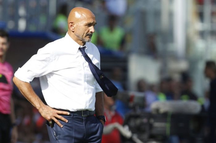 Reaksi pelatih Inter Milan, Luciano Spalletti, dalam laga Liga Italia kontra Crotone di Stadion Ezio Scida, Crotone, pada 16 September 2017.