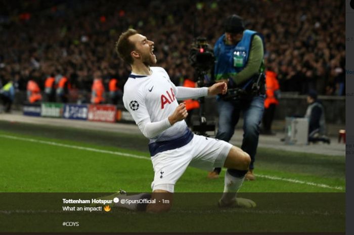 Gelandang Tottenham Hotspur, Christian Eriksen, merayakan golnya, dalam laga penyisihan Grup B Liga Champions kontra Inter Milan, Kamis (29/11/2018) dini hari WIB di Stadion Wembley, London.