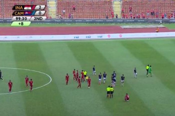 Kericuhan pemain Indonesia dan Kamboja di Stadion Shah Alam, Malaysia, Kamis (24/8/2017).