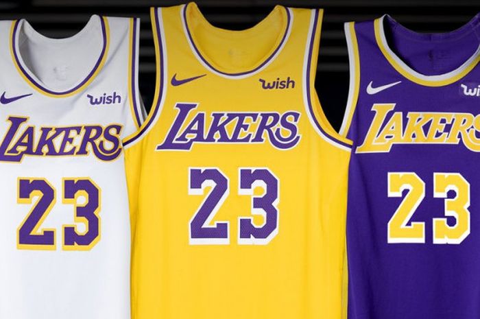 Varian jersey Los Angeles bernomor 23 yang akan digunakan oleh LeBron James  pada musim ini.