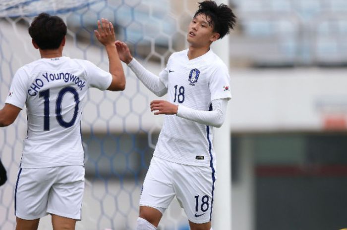 Pemain Timnas U-19 Korea Selatan melakukan selebrasi usai memetik kemenangan atas Timnas U-19 Brunei Darussalam, Kamis (2/11/2017)