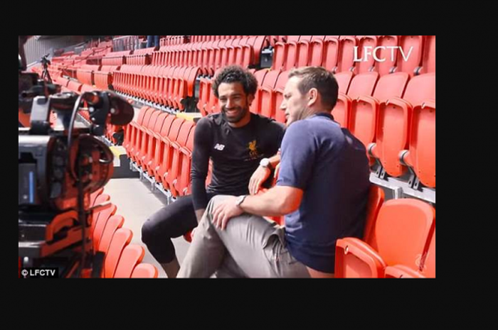 Mohamed Salah ketika diwawancari oleh Frank Lampar di sudut Stadion Anfield, Liverpool