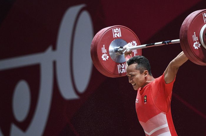 Atlet angkat besi Indonesia, Triyatno, saat melakukan angkatan pada nomor 65 kg putra Asian Games 2018, di JIExpo Kemayoran, Jakarta, Rabu (22/8/2018).