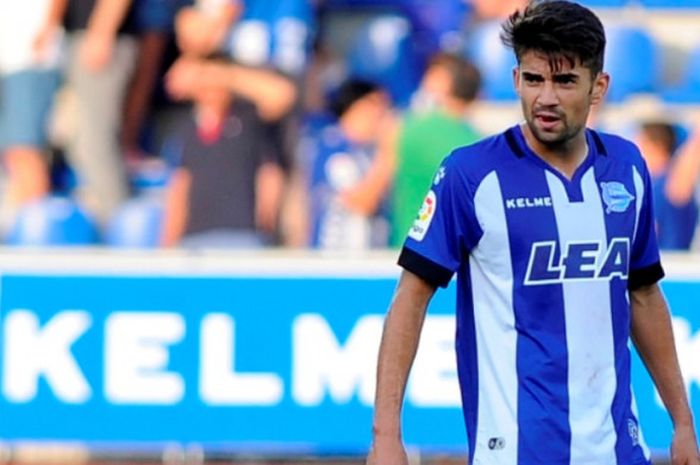 Enzo Zidane saat membela Alaves dalam partai Liga Spanyol melawan Barcelona di Mendizorroza, Vitoria, 26 Agustus 2017.