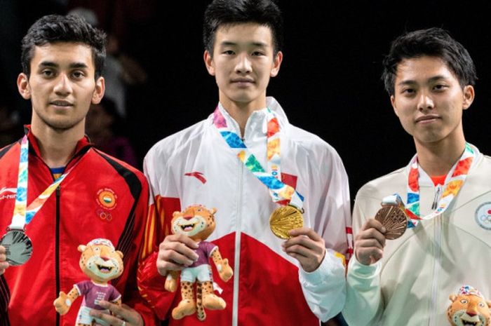 Berurutan dari kiri, Lakshya Sen (India), Li Shifeng (China), dan Naraoka Kodai (Jepang) menjadi kampiun tunggal putra Olimpiade Remaja 2018 di Buenos Aires, Argentina.