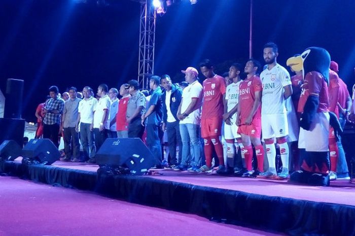 Seluruh elemen Persis Solo mengikuti launching Persis Solo di Pamedangan Mangkunegaran pada Minggu (15/4/2018)