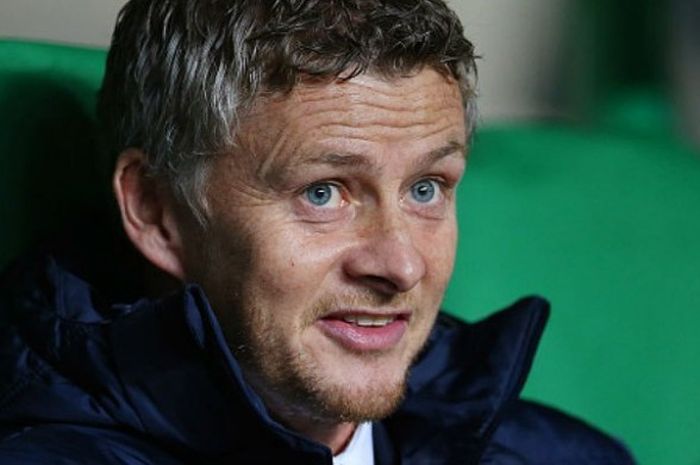 Ole Gunnar Solskjaer resmi dipercaya menggantikan Jose Mourinho untuk mengasuh Manchester United.