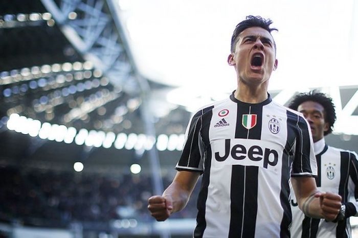 Penyerang Juventus, Paulo Dybala, melakukan selebrasi seusai mencetak gol ke gawang Lazio dalam laga lanjutan Serie A 216-2017 di Stadion Juventus, Turin, pada 22 Januari 2017.