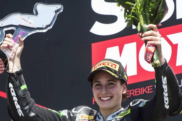 Salah satu perayaan Ana Carrasco saat keluar sebagai pemenang pada WorldSSP300 Imola, Minggu (13/5/2018).